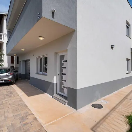 My Dalmatia - Blagdan Three With Private Parking شقة